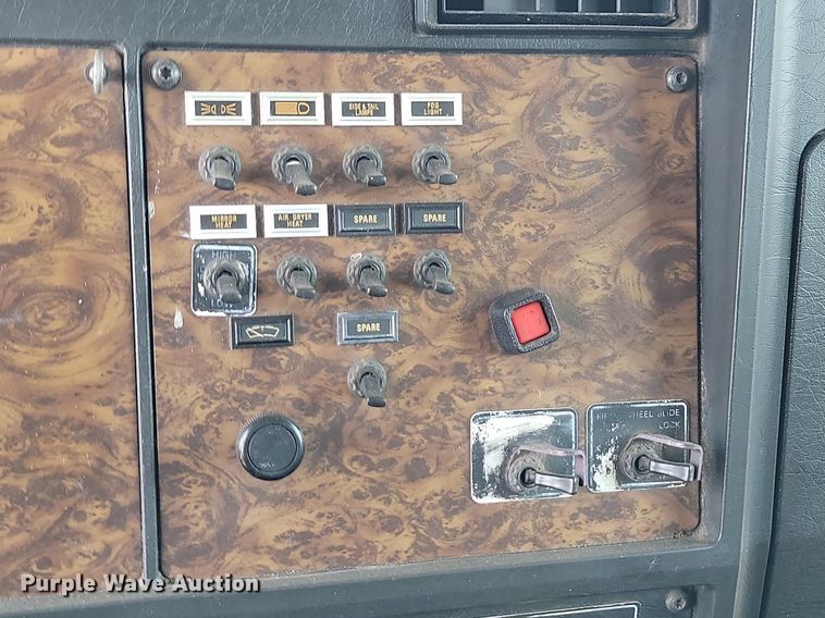image for item ML9454 1989 Kenworth T600  semi truck