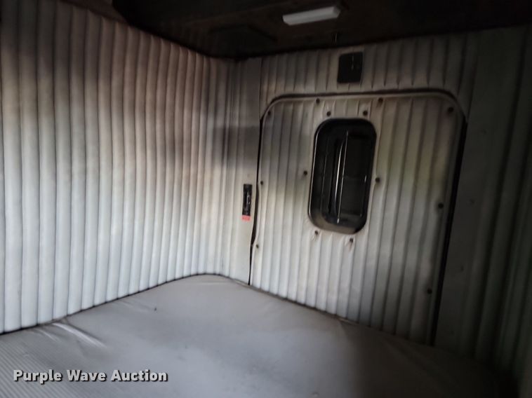 image for item ML9454 1989 Kenworth T600  semi truck
