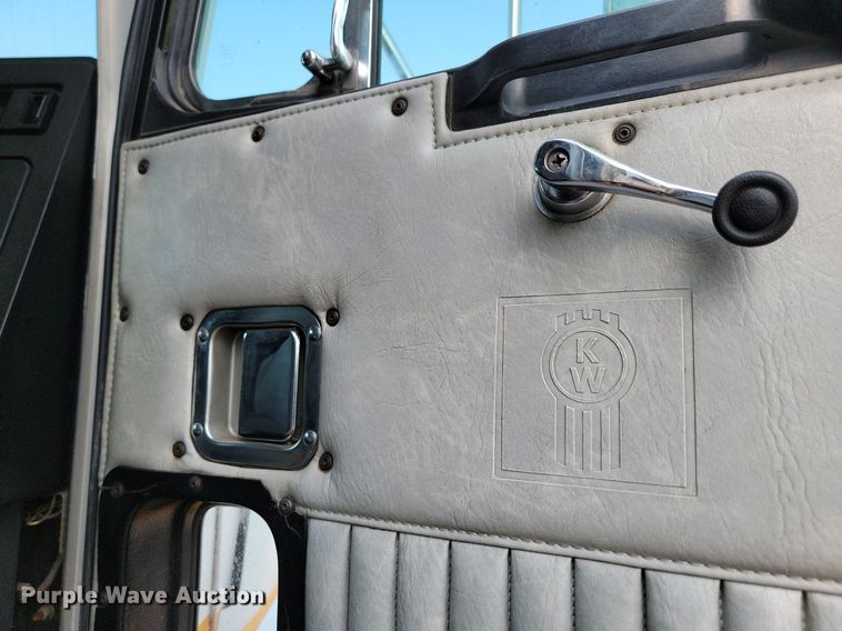 image for item ML9454 1989 Kenworth T600  semi truck