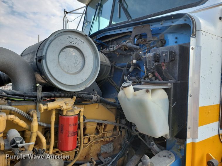image for item ML9454 1989 Kenworth T600  semi truck