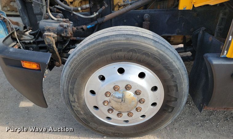 image for item ML9454 1989 Kenworth T600  semi truck