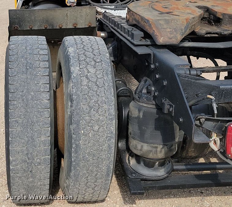 image for item ML9454 1989 Kenworth T600  semi truck