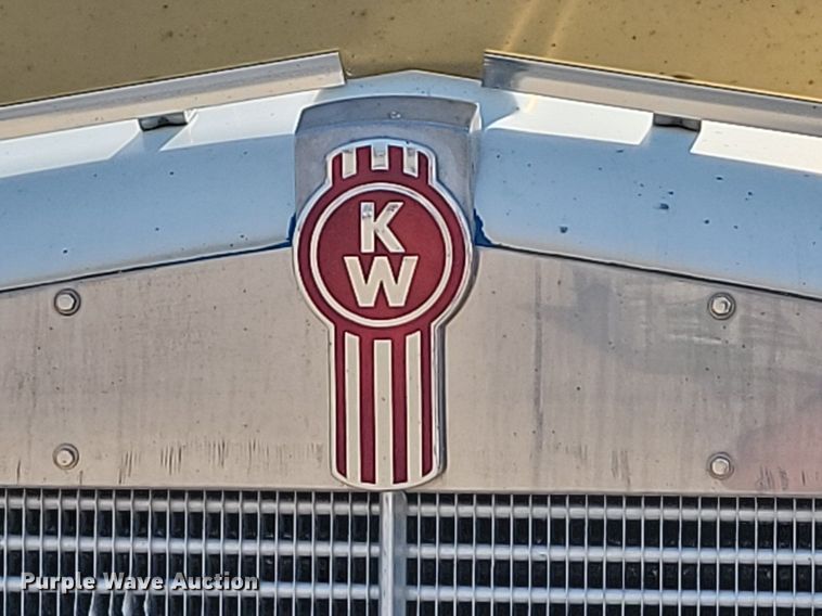 image for item ML9454 1989 Kenworth T600  semi truck