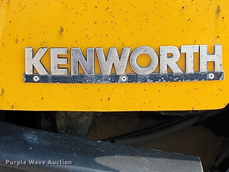 image for item ML9454 1989 Kenworth T600  semi truck