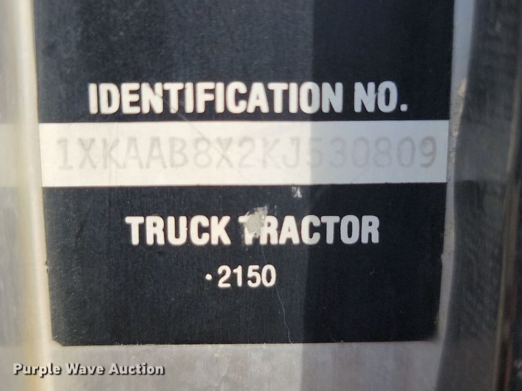 image for item ML9454 1989 Kenworth T600  semi truck