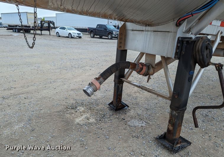 image for item MN9983 2015 MAC  tank trailer