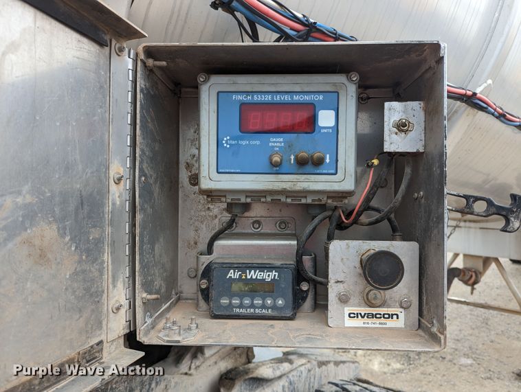 image for item MN9983 2015 MAC  tank trailer