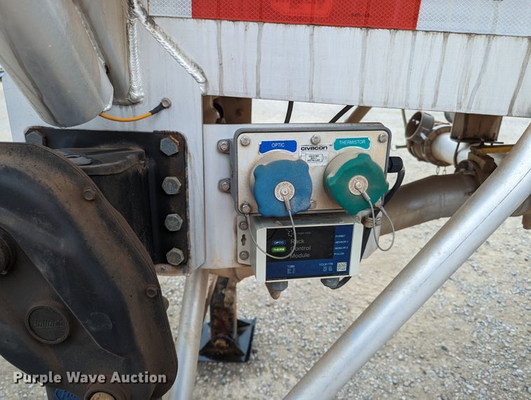 image for item MN9983 2015 MAC  tank trailer