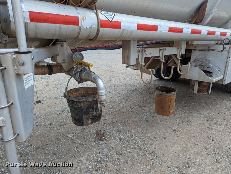 image for item MN9983 2015 MAC  tank trailer