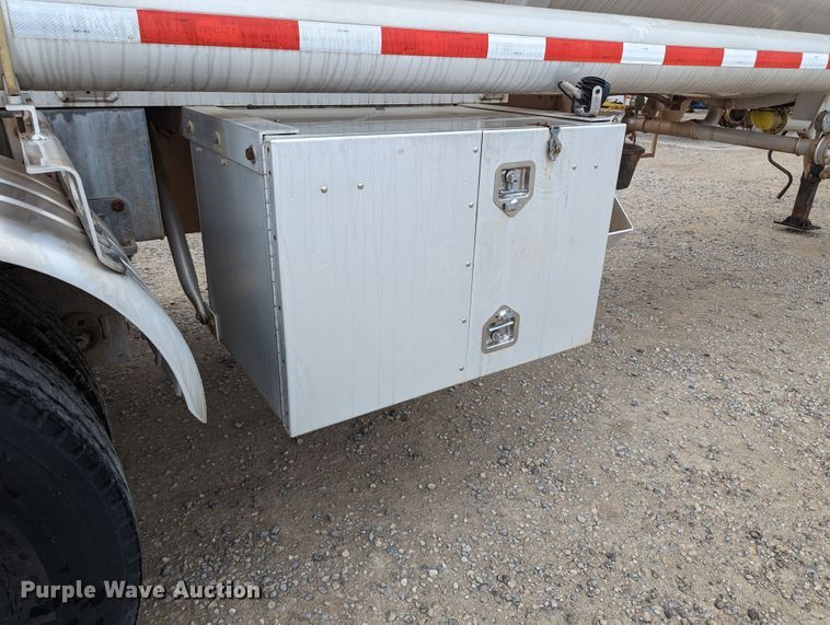 image for item MN9983 2015 MAC  tank trailer