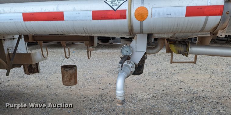 image for item MN9983 2015 MAC  tank trailer