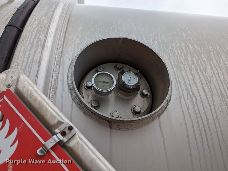 image for item MN9983 2015 MAC  tank trailer