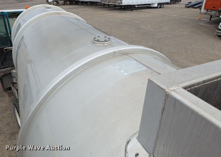 image for item MN9983 2015 MAC  tank trailer
