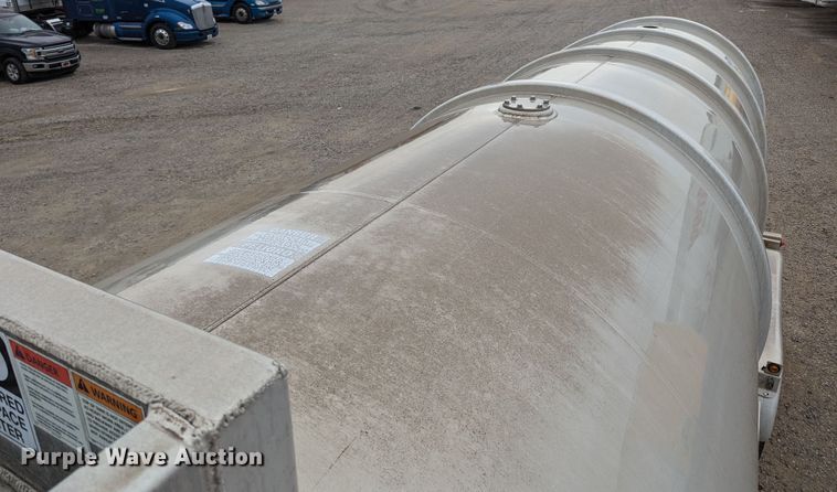 image for item MN9983 2015 MAC  tank trailer