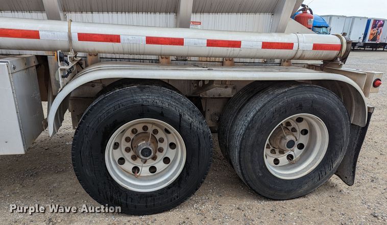 image for item MN9983 2015 MAC  tank trailer