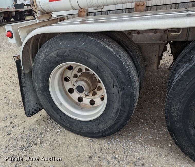 image for item MN9983 2015 MAC  tank trailer