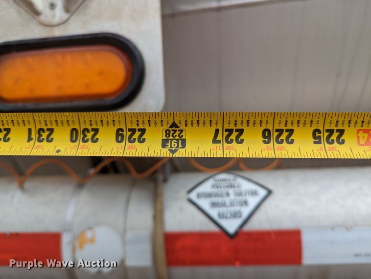 image for item MN9983 2015 MAC  tank trailer