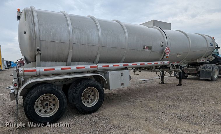 image for item MN9984 2015 MAC  tank trailer