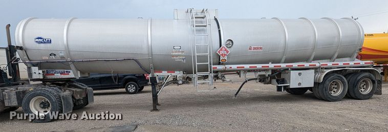 image for item MN9984 2015 MAC  tank trailer