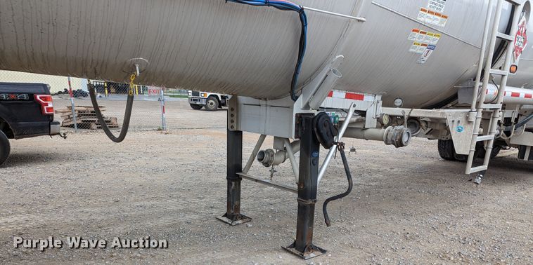 image for item MN9984 2015 MAC  tank trailer