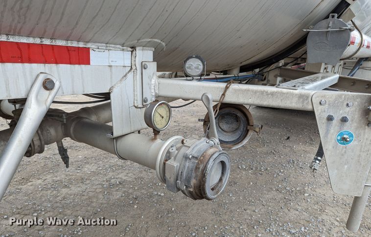 image for item MN9984 2015 MAC  tank trailer