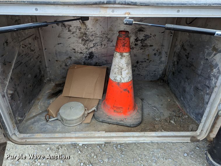 image for item MN9984 2015 MAC  tank trailer