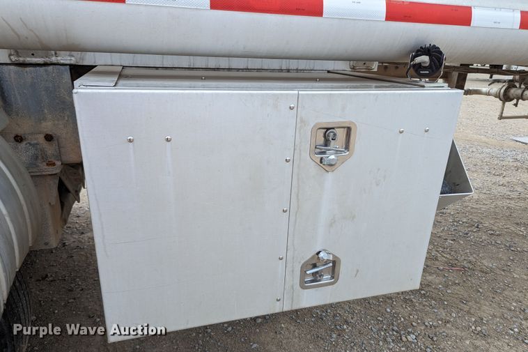 image for item MN9984 2015 MAC  tank trailer