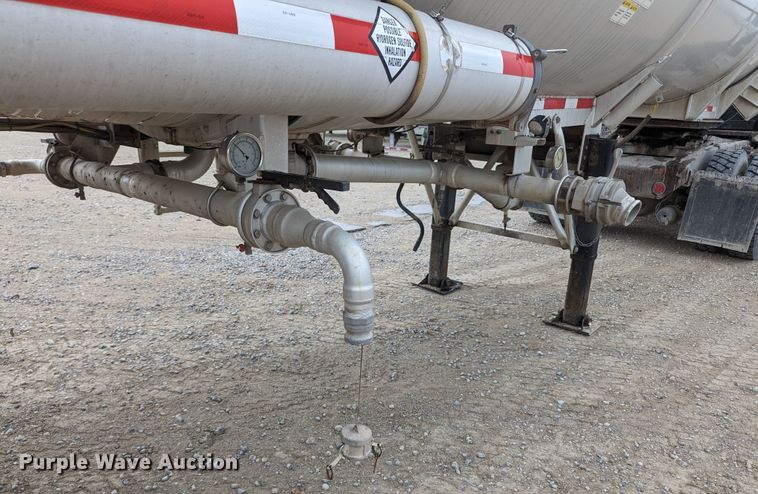 image for item MN9984 2015 MAC  tank trailer