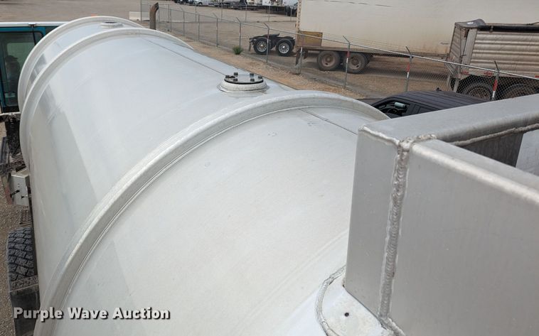 image for item MN9984 2015 MAC  tank trailer