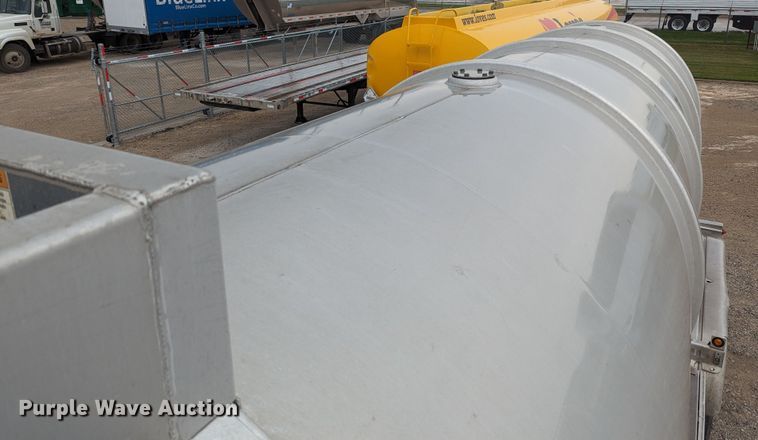 image for item MN9984 2015 MAC  tank trailer