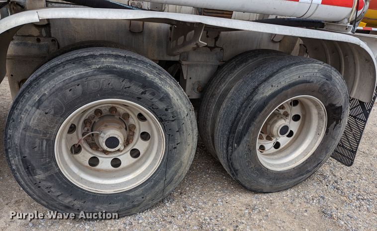 image for item MN9984 2015 MAC  tank trailer