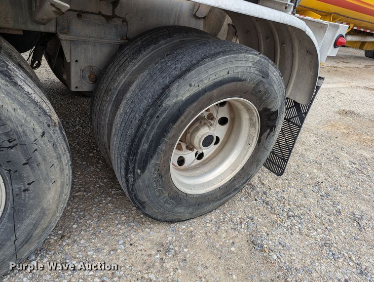 image for item MN9984 2015 MAC  tank trailer