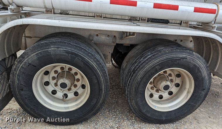 image for item MN9984 2015 MAC  tank trailer