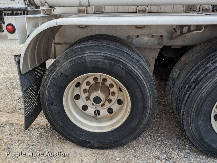 image for item MN9984 2015 MAC  tank trailer