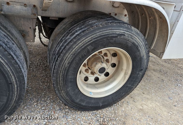 image for item MN9984 2015 MAC  tank trailer