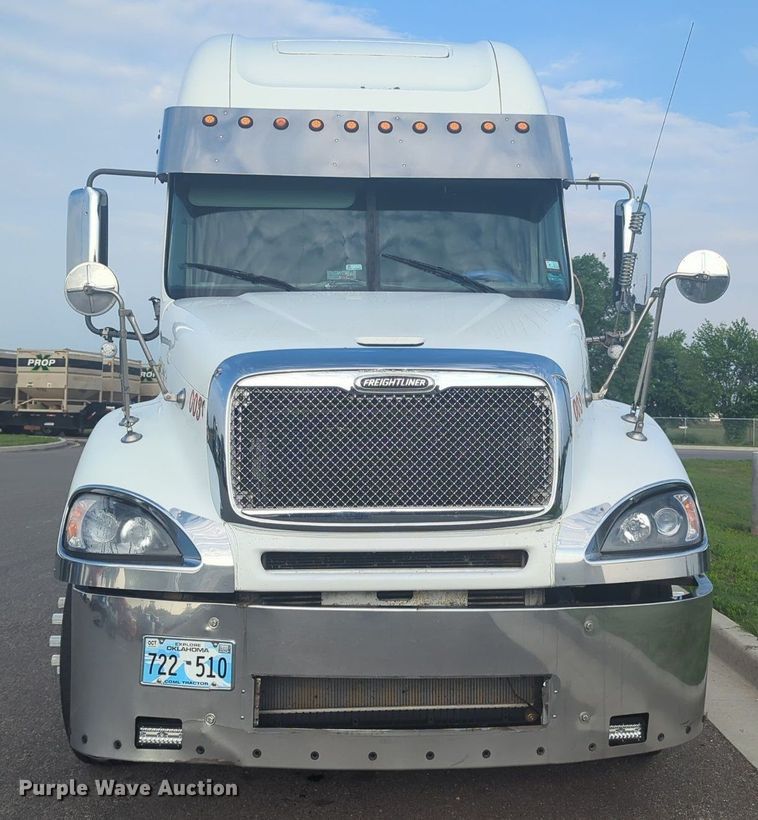 image for item MO9037 2008 Freightliner Columbia  semi truck