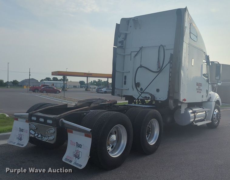 image for item MO9037 2008 Freightliner Columbia  semi truck