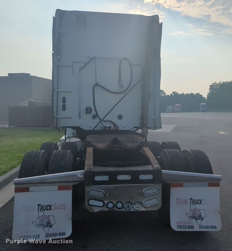 image for item MO9037 2008 Freightliner Columbia  semi truck