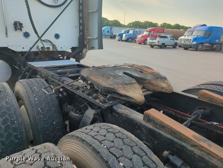 image for item MO9037 2008 Freightliner Columbia  semi truck