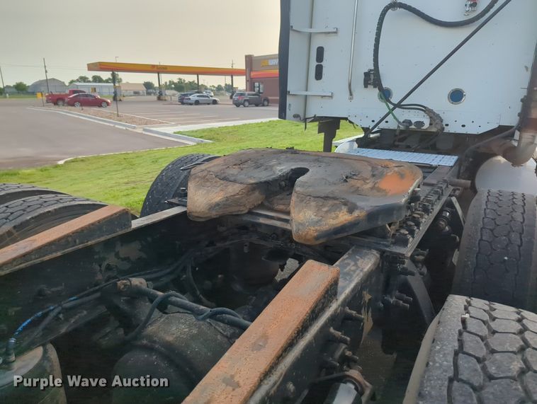 image for item MO9037 2008 Freightliner Columbia  semi truck