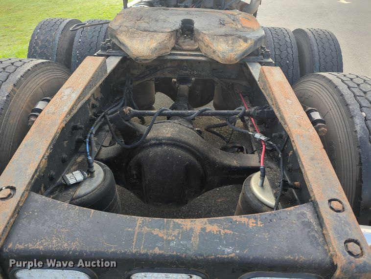 image for item MO9037 2008 Freightliner Columbia  semi truck