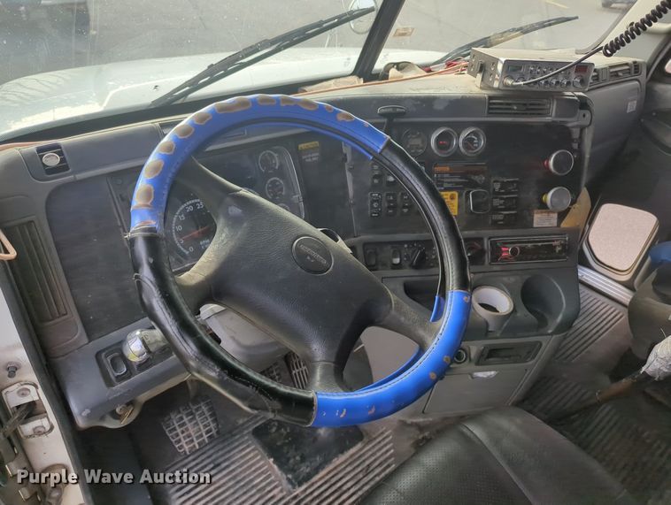 image for item MO9037 2008 Freightliner Columbia  semi truck