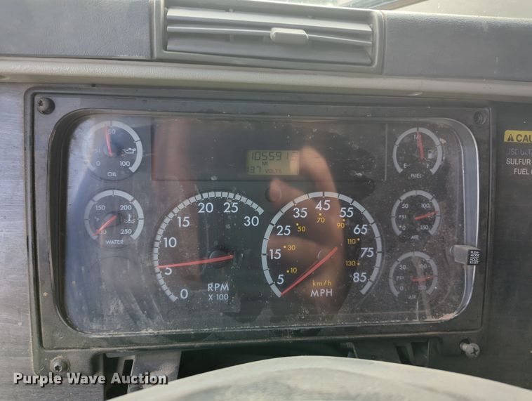 image for item MO9037 2008 Freightliner Columbia  semi truck