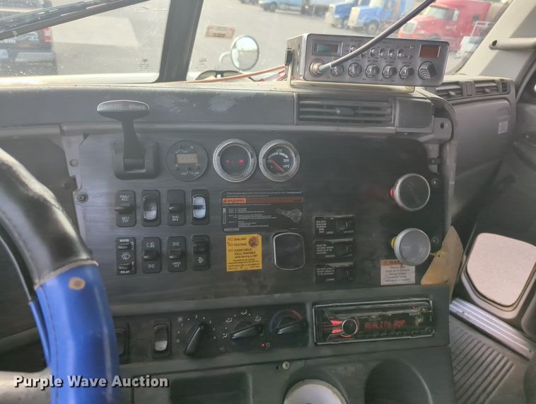 image for item MO9037 2008 Freightliner Columbia  semi truck