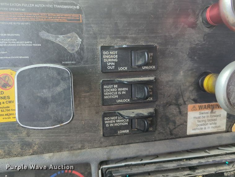 image for item MO9037 2008 Freightliner Columbia  semi truck