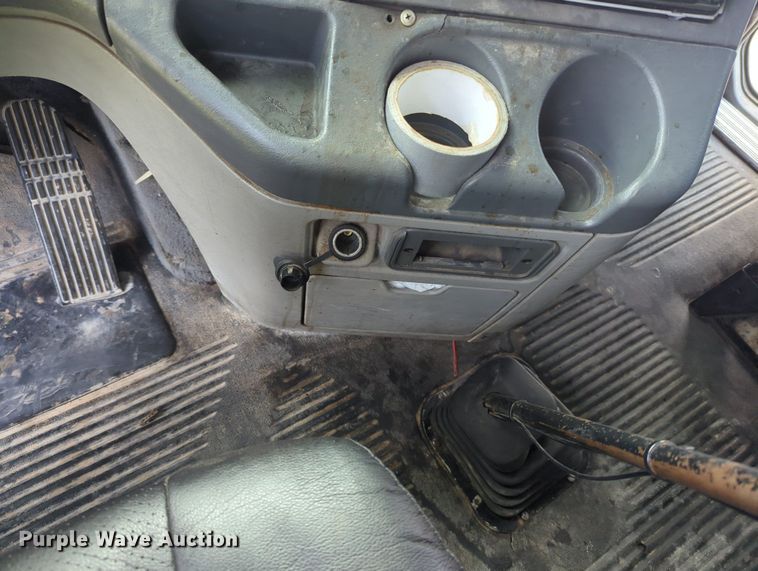 image for item MO9037 2008 Freightliner Columbia  semi truck