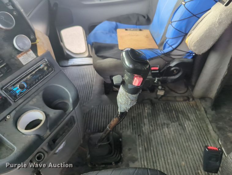 image for item MO9037 2008 Freightliner Columbia  semi truck