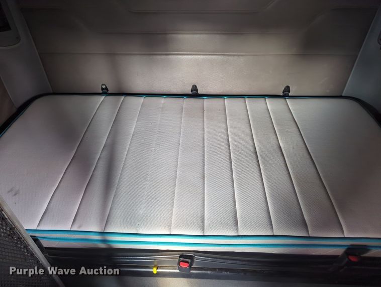 image for item MO9037 2008 Freightliner Columbia  semi truck