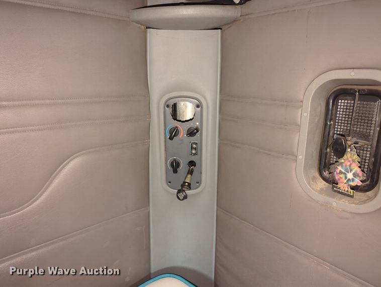 image for item MO9037 2008 Freightliner Columbia  semi truck