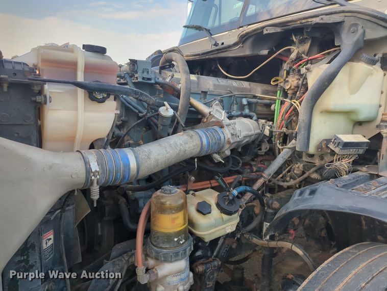 image for item MO9037 2008 Freightliner Columbia  semi truck